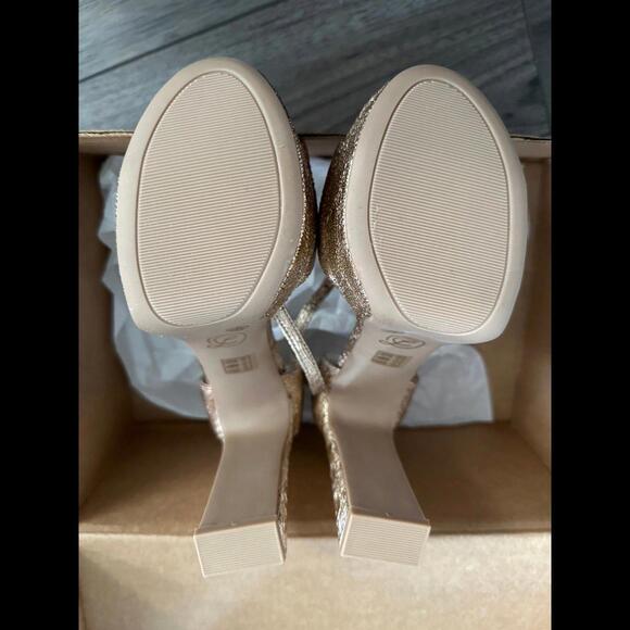 NEW Chinese Laundry Asher Gold Chunky Platform Ankle Strap Sandals Size 8 - Picture 4 of 7